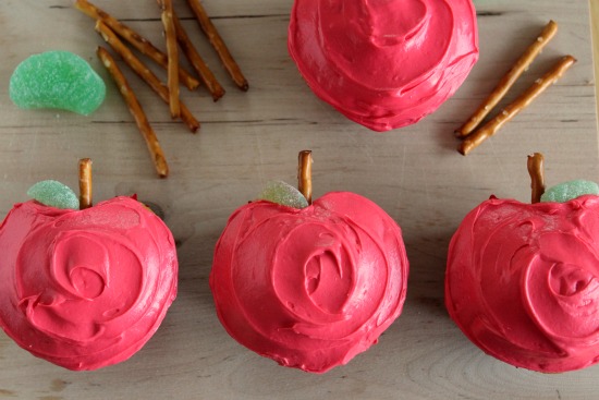 apple-shaped-cupcakes.jpg