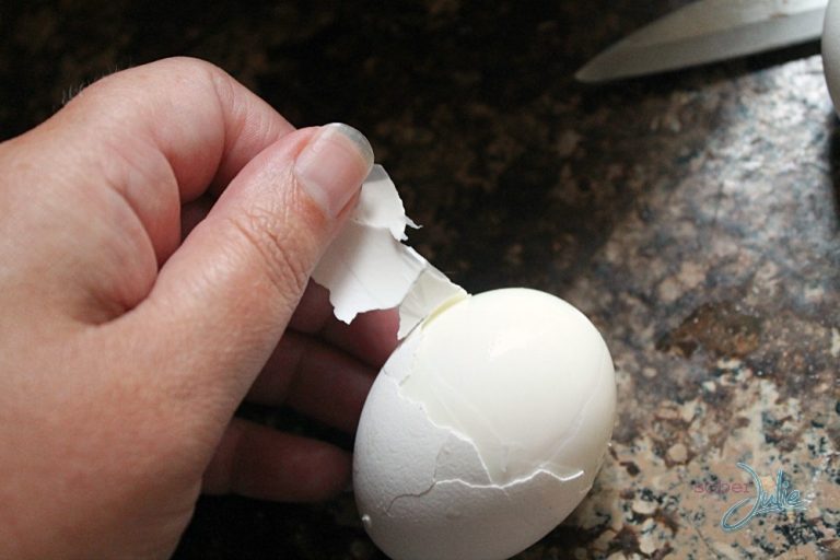 easy-to-peel-hard-boiled-eggs--768x512.jpg